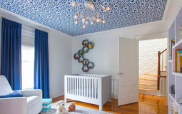 Белый глянцевый потолок с фотопечатью для детской